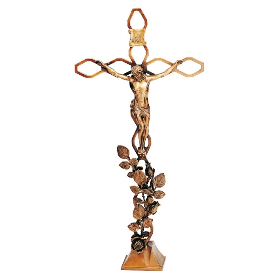 Immagine di Crocifisso in bronzo su croce intrecciata e tralcio di rose