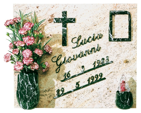 Image sur Proposition de pierre tombale - Ligne Olla - Finition marbre Vert Guatemala - Vase avec support de fleurs, cadre et crucifix - Lettres italiques