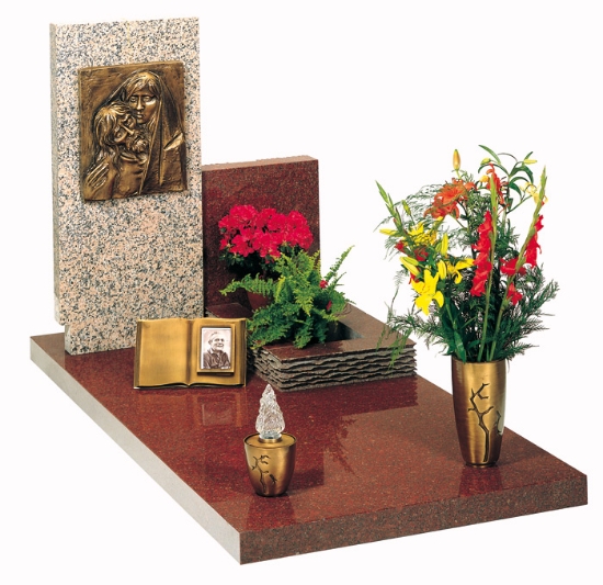Imagen de Propuesta de tumba - Línea Pisside Bronce - Jarrón, lámpara y libro conmemorativo en bronce en el suelo - Placa Piedad a la cera perdida